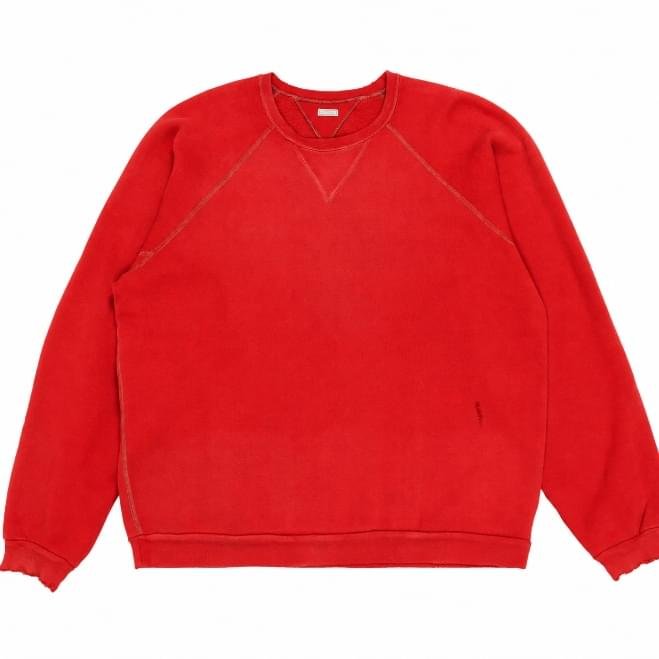 A.PRESSE Vintage Double V Sweatshirt Red premium cotton crewneck sweatshirt with vintage sportswear design and relaxed streetwear fit.
